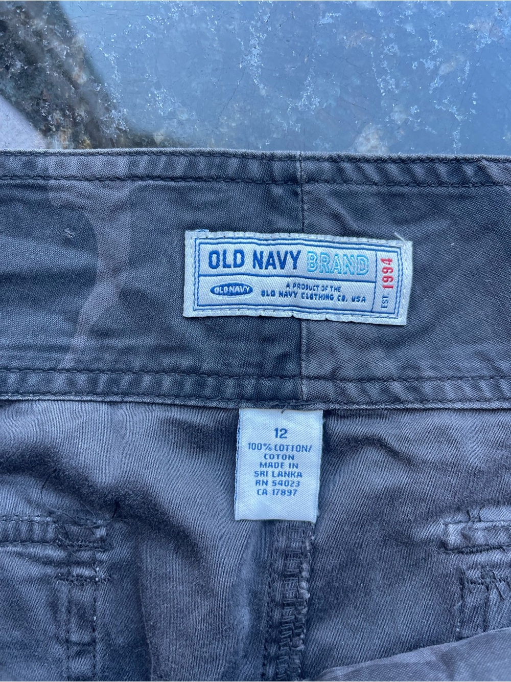 Old Navy Gray Camo Cargo Shorts - Picture 4 of 4